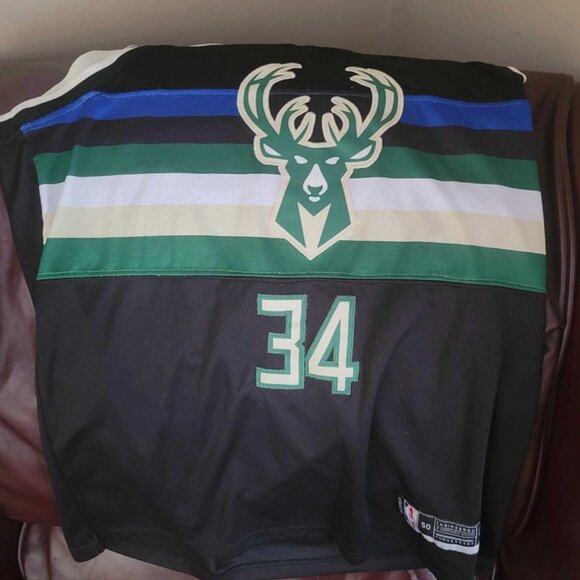 Giannis Antetokounmpo Milwaukee Bucks Jersey - Size 50 - Picture 1 of 4